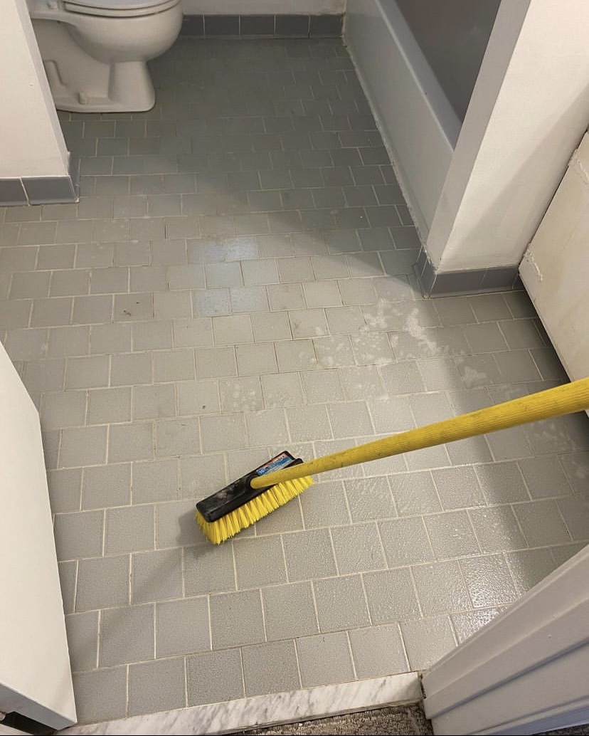 tile cleaning in bathroom